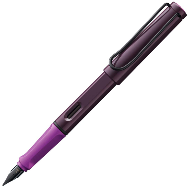 Safari Fyllepenn Violet Blackberry i gruppen Penner / Fine Writing / Fyllepenner hos Pen Store (131058_r)