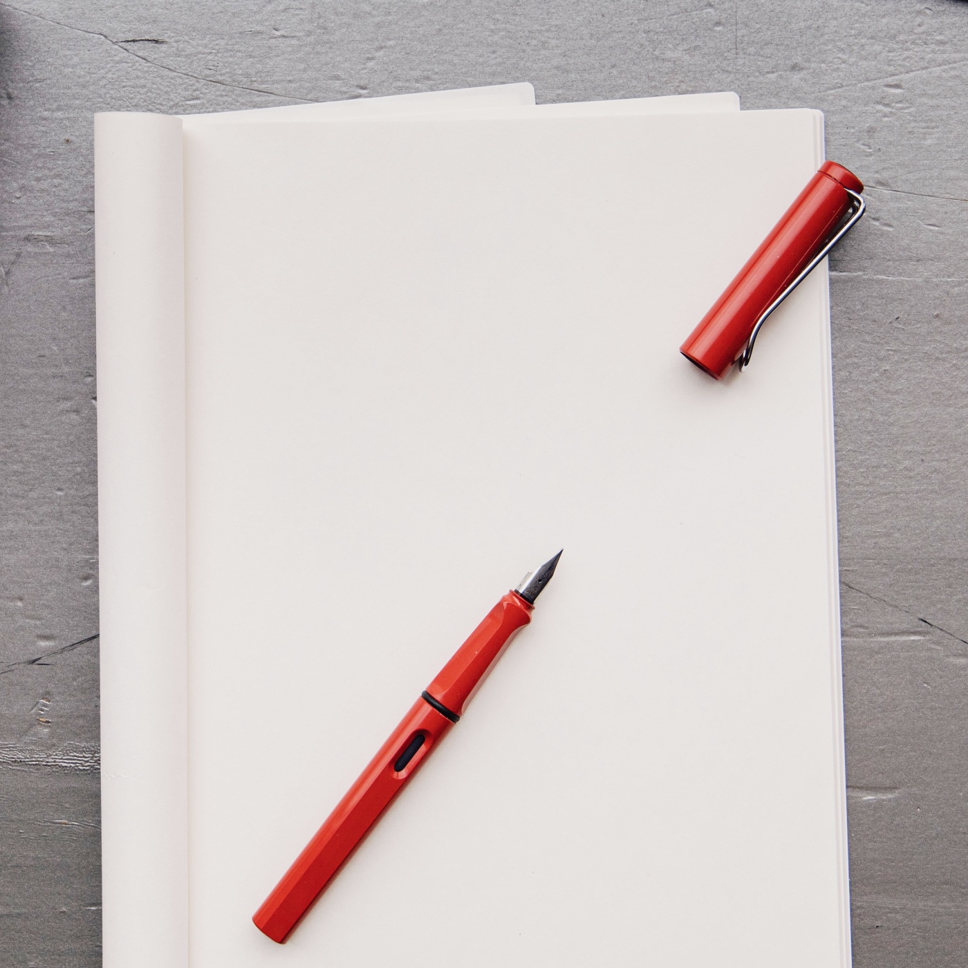 Safari Fyllepenn Red i gruppen Penner / Fine Writing / Fyllepenner hos Pen Store (101909_r)