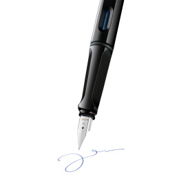 Safari Fyllepenn Shiny black i gruppen Penner / Fine Writing / Fyllepenner hos Pen Store (101903_r)