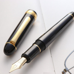 #3776 Century Fyllepenn Black Gold Trim Music nib i gruppen Penner / Fine Writing / Fyllepenner hos Pen Store (112519)