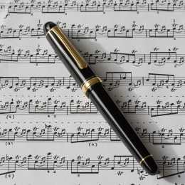 #3776 Century Fyllepenn Black Gold Trim Music nib i gruppen Penner / Fine Writing / Fyllepenner hos Pen Store (112519)