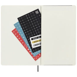 Kalender 18M Daily Soft Cover Large Black i gruppen  Papir & Blokk / Kalendere / 18 md kalendere hos Pen Store (130887)