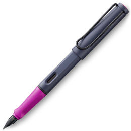 Safari Fyllepenn Pink Cliff i gruppen Penner / Fine Writing / Fyllepenner hos Pen Store (131053_r)