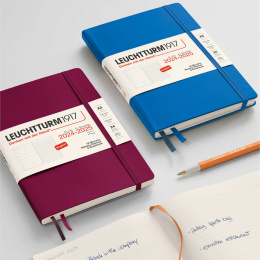 Kalender 18M Weekly Planner & Notebook Hard Cover A5 Port Red i gruppen  Papir & Blokk / Kalendere / 18 md kalendere hos Pen Store (132566)