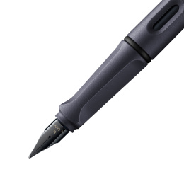 Safari Fyllepenn Steel Black i gruppen Penner / Fine Writing / Fyllepenner hos Pen Store (132985_r)