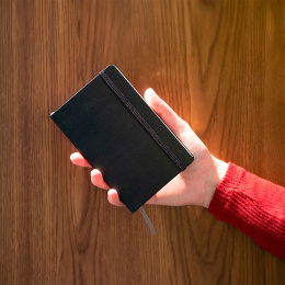 Kalender 12M Daily 2026 Hardcover Pocket Black i gruppen  Papir & Blokk / Kalendere / 12 md kalendere hos Pen Store (136090)