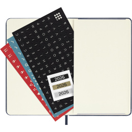 Kalender 12M Weekly Notebook 2026 Hardcover Pocket Sapphire Blue i gruppen  Papir & Blokk / Kalendere / 12 md kalendere hos Pen Store (136125)