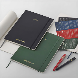 Kalender 12M Weekly Vertical 2026 Hardcover XXL Myrtle Green i gruppen  Papir & Blokk / Kalendere / 12 md kalendere hos Pen Store (136135)