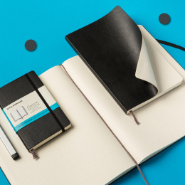 Classic Soft Cover Notebook Large Blue Dotted i gruppen  Papir & Blokk / Skrive og ta notater / Notatbøker hos Pen Store (136828)