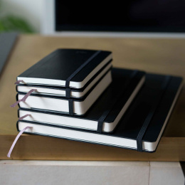 Kalender 12M Monthly 2027 Softcover Pocket Black i gruppen  Papir & Blokk / Kalendere / 12 md kalendere hos Pen Store (137440)