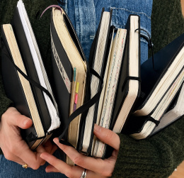 Kalender 12M Weekly Notebook 2027 Softcover Large Black  i gruppen  Papir & Blokk / Kalendere / 12 md kalendere hos Pen Store (137451)