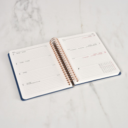 Kalender 2027 A6 Weekly Guava Pink i gruppen  Papir & Blokk / Kalendere / 12 md kalendere hos Pen Store (138277)