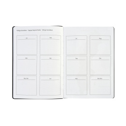 Kalender Björn 2027 A5 Weekly Horisontell Tranebærrød i gruppen  Papir & Blokk / Kalendere / 12 md kalendere hos Pen Store (138289)
