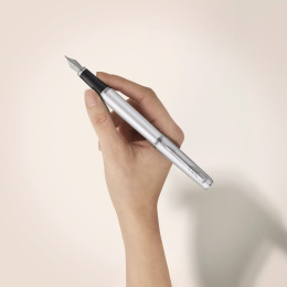 Meridian Chrome Fyllepenn  i gruppen Penner / Fine Writing / Eksklusive penner hos Pen Store (138307_r)