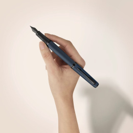 Meridian Blue/Black Fyllepenn  i gruppen Penner / Fine Writing / Eksklusive penner hos Pen Store (138335_r)